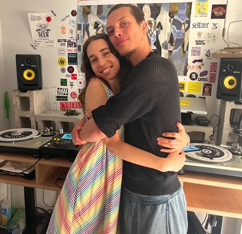 Can you believe it?! Six years of Sharp Tongue Sweet Fang, and on this episode I want to share the joy with my brother Nôamane! It's a chaotic summer and this mix is no exception, as I admit we were ill-prepared... but well accompanied :)